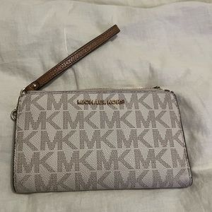Gently used Michael Kors wallet in great condition